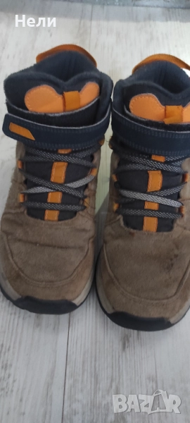 Продавам зимни боти 34 номер като нови за 30 лв,  и подарявам  към тях червени маратонки Артенго същ, снимка 1