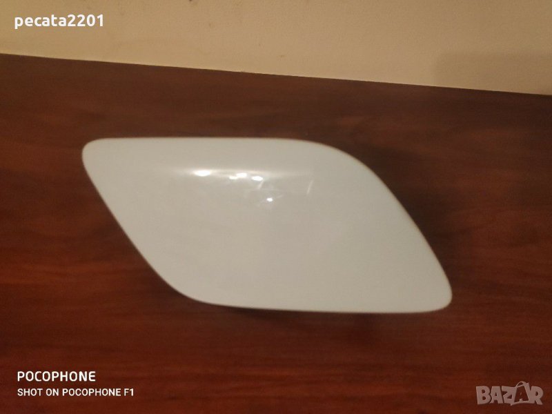 Продавам - оригинална дясна капачка пръскалка фар за Ауди Кю7, снимка 1