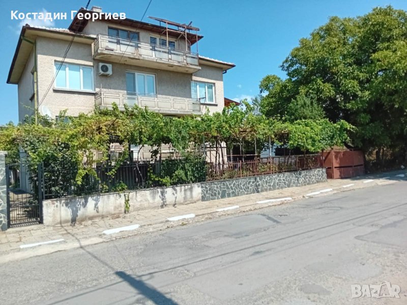 Самостоятелен първи етаж от масивна железобетонна къща с  магазин за нехранителни стоки , снимка 1