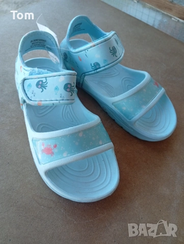 Чисто нови детски сандали №26