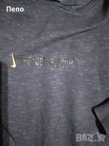 Горнище Nike, снимка 2 - Детски анцузи и суичери - 48655478