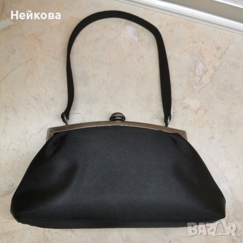 Accessorize малка черна  чанта тип кклъч  , снимка 3 - Чанти - 44305293