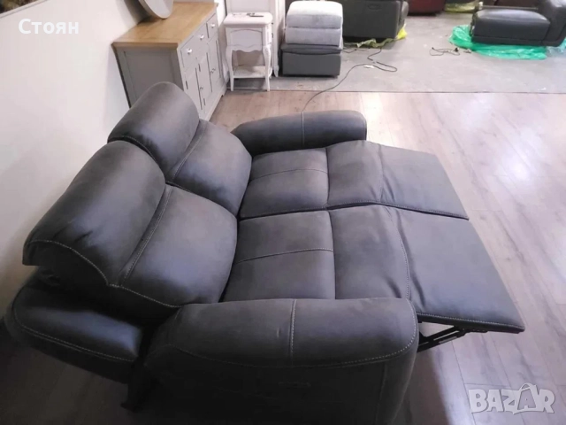 Тъмно сив диван от плат двойка с електрически релаксиращ механизъм, снимка 9 - Дивани и мека мебел - 51954978