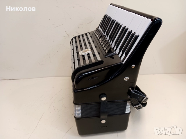 Акордеон Weltmeister Consona 96 баса, снимка 3 - Акордеони - 52952854