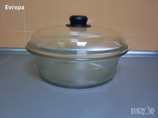 Стъклен съд- тенджера, тава.