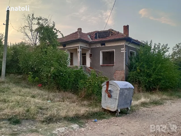 Къща с двор с. Славяни- Общата площ на имота е 1799 кв.м., снимка 3 - Къщи - 49441252