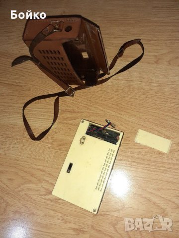 Радио приемник, снимка 3 - Антикварни и старинни предмети - 30788437