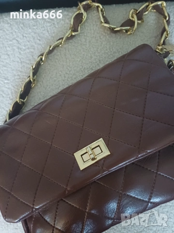 Кожена дамска чанта.