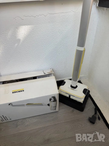 Прахосмукачка за Сухо и Мокро Почистване Karcher FC 8 Smart Signature Line Смарт Моп, 4 Ролки 60 Мин