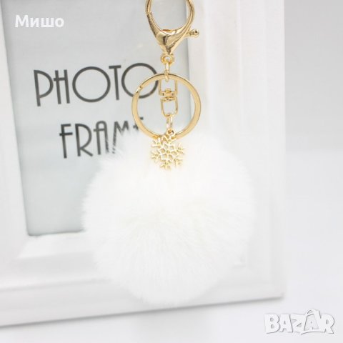 Пухкав ключодържател със снежинка