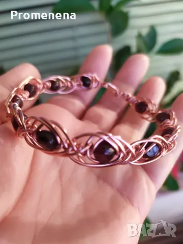 Ръчна изработка Гривна от естествени кристали и тел, снимка 3 - Гривни - 48504135