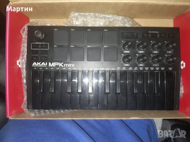 Akai Professional MPK mini mk3 (Special Edition Black), снимка 2 - Синтезатори - 56169354