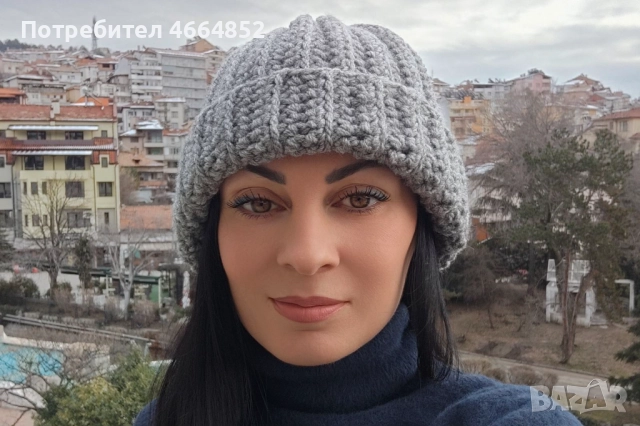 Унисекс плетена шапка „Ники“ – два начина на носене, ръчна изработка и модерен дизайн, снимка 4 - Шапки - 52592065