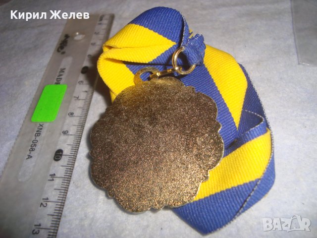 КРАСИВ ПОЗЛАТЕН СПОРТЕН МЕДАЛ - ФУТБОЛ с ЛЕНТА 30650, снимка 2 - Антикварни и старинни предмети - 38026182