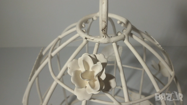 Декорация от бял метал като клетка за птичета с птица отгоре, листа и рози (или друго цвете), снимка 11 - Декорация за дома - 51502963