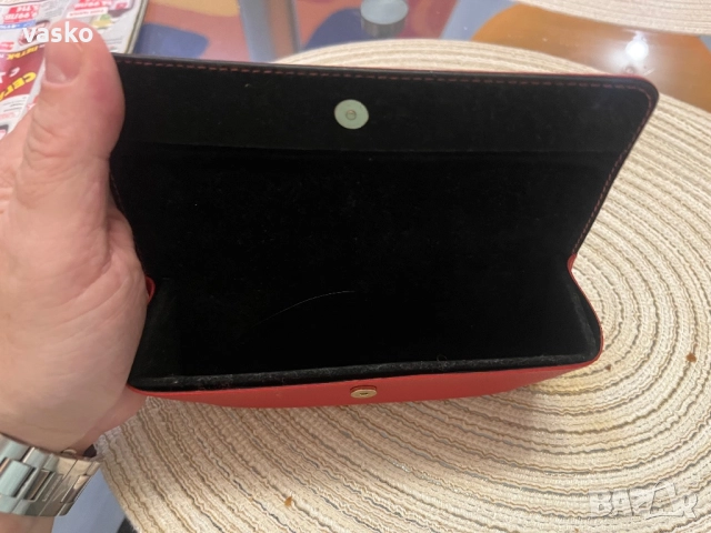 Калъф за очила Guess, снимка 4 - Слънчеви и диоптрични очила - 52849642