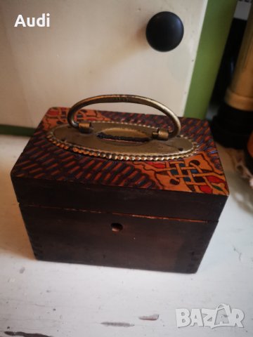 Дървена кутийка със 25 комплекта обеци от социализма, снимка 3 - Антикварни и старинни предмети - 38590080