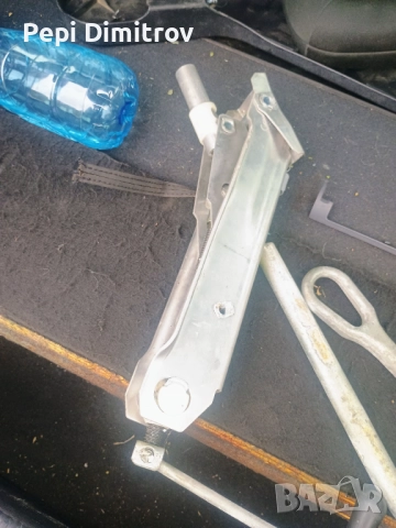 Крик ключ и кука за теглене Ауди а 2 audi a2 ,2001 година 