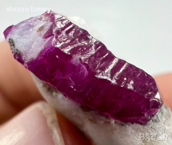 Добре оформен и много красив Рубин кристал върху матрица! 34кт.!, снимка 8 - Арт сувенири - 44297706