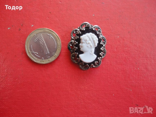 Страхотна брошка камея 