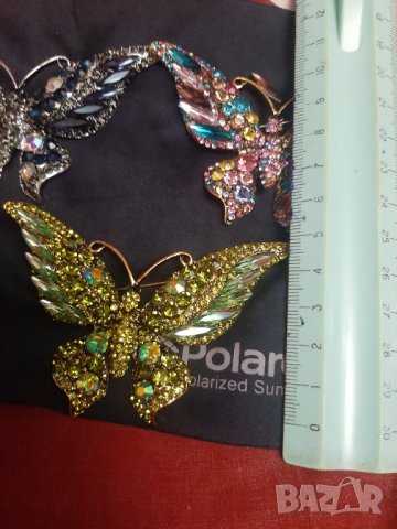 Красиви големи брошки "Пеперуда"с блестящи камъчета , снимка 3 - Колиета, медальони, синджири - 35390501