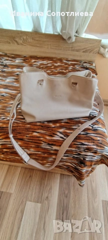 Продавам дамски чанти естествена кожа 