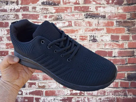 Дишащи олекотени мъжки маратонки в черно., снимка 2 - Маратонки - 40143509