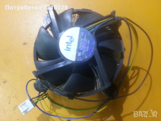 Продавам охладител за процесор Intel 775