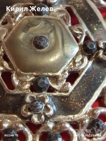 ВИНТИДЖ МЕДАЛЬОН ИНКРУСТИРАН с ЧЕРНИ КРИСТАЛИ ШЕСТОЪГЪЛНА ФОРМА 50716, снимка 4 - Колиета, медальони, синджири - 52502719
