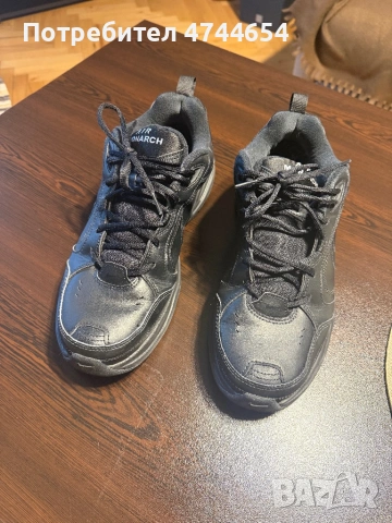 Продавам запазени маратонки NIKE