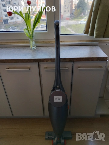 Вертикална прахосмукачка, снимка 4 - Прахосмукачки - 54096977