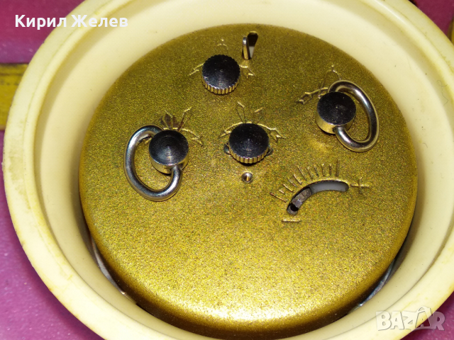 SLAVA MADE in USSR Стар КОЛЕКЦИОНЕРСКИ РУСКИ БУДИЛНИК МЕХАНИЧЕН НАСТОЛЕН ЧАСОВНИК СЛАВА СССР 30933, снимка 4 - Антикварни и старинни предмети - 44549220