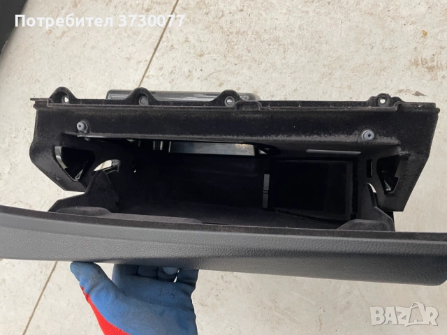 BMW F10 F11 жабка glove box, снимка 3 - Части - 53226290