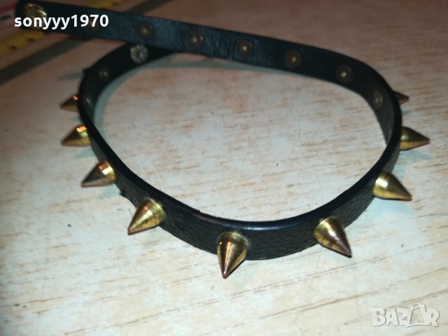 кожен нашииник с златни шипове-внос франция