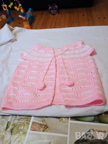 Бебешки дрешки ръчно плетиво, подходящи за възраст до 12 месеца, снимка 5 - Жилетки и елечета за бебе - 51441846