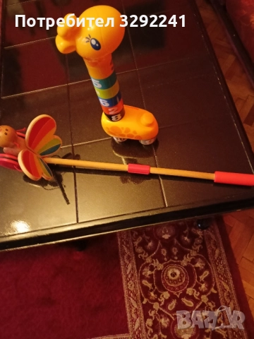 дървена пеперуда за бутане и образователен жираф 