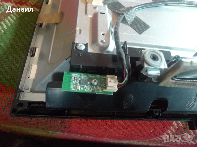 17MB211S заедно с WIFI и Bluetooth модули от Toshiba 32W2863DG , снимка 3 - Части и Платки - 53334187