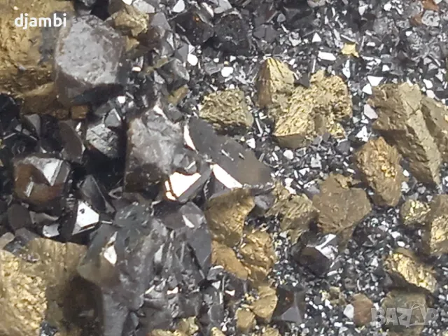 №191, Двулицева друза Сфалерит, Халкопирит,Пирит и Галенит, сКристали, Минерали, Родопи, Bgminerals,, снимка 8 - Декорация за дома - 48708254