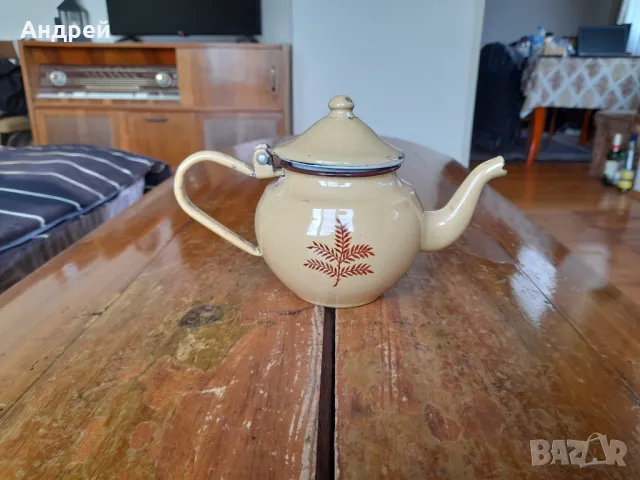 Стар емайлиран чайник #80