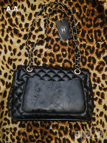 Елегантна лачена дамска чанта, снимка 2 - Чанти - 52795053