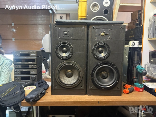 JBL LX44G са трилентови басрефлексни тонколони от серията LX 44-G