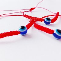 Три гривни против уроки с червен конец и синьо око 8 мм