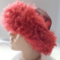 Дамска шапка естествена кожа ,червена -14, снимка 1 - Шапки - 30925170
