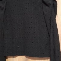 Черна блузка с къдрави рамене S , снимка 4 - Блузи с дълъг ръкав и пуловери - 34935148