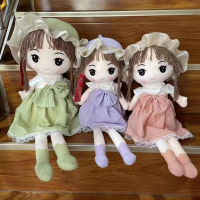 Мека детска кукла с рокля и шапка в нежни цветове 45 см, снимка 1 - Плюшени играчки - 44733191