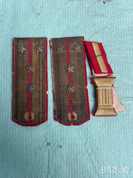 Продавам офицерски пагони ранен соц , снимка 1
