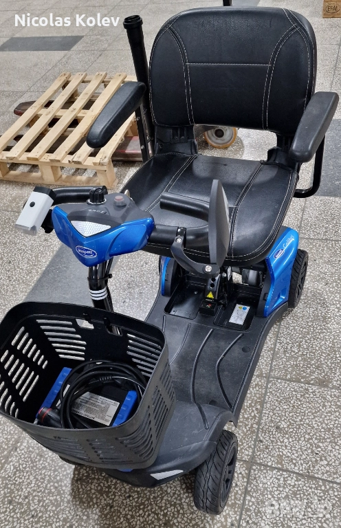 Електрически скутер за трудно подвижни хора/инвалиди Invacare Colibri, снимка 1