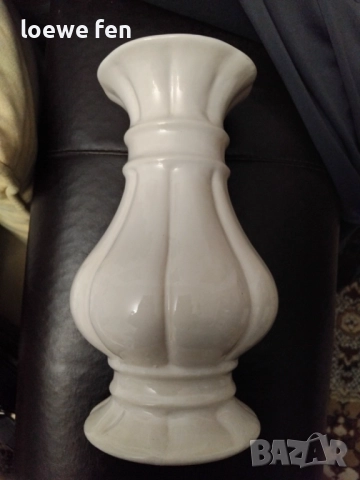 Красива ваза...бяла керамика порцелан - 20 см, снимка 2 - Вази - 52370999