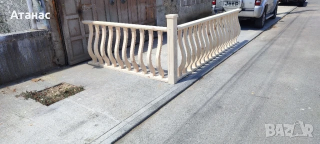 Дървен парапет