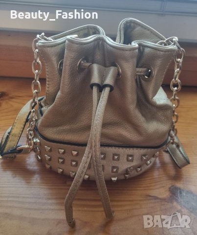 Златиста малка раничка